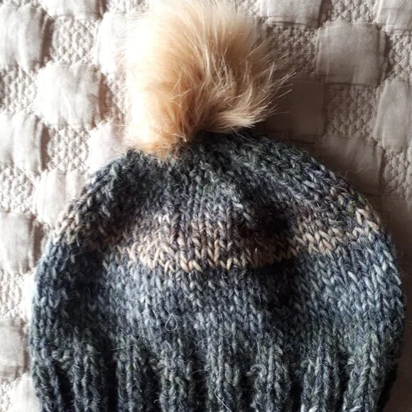 Hand knitted hat - Picture 2 of 3
